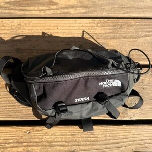 The North Face Terra 3L Black Bag
